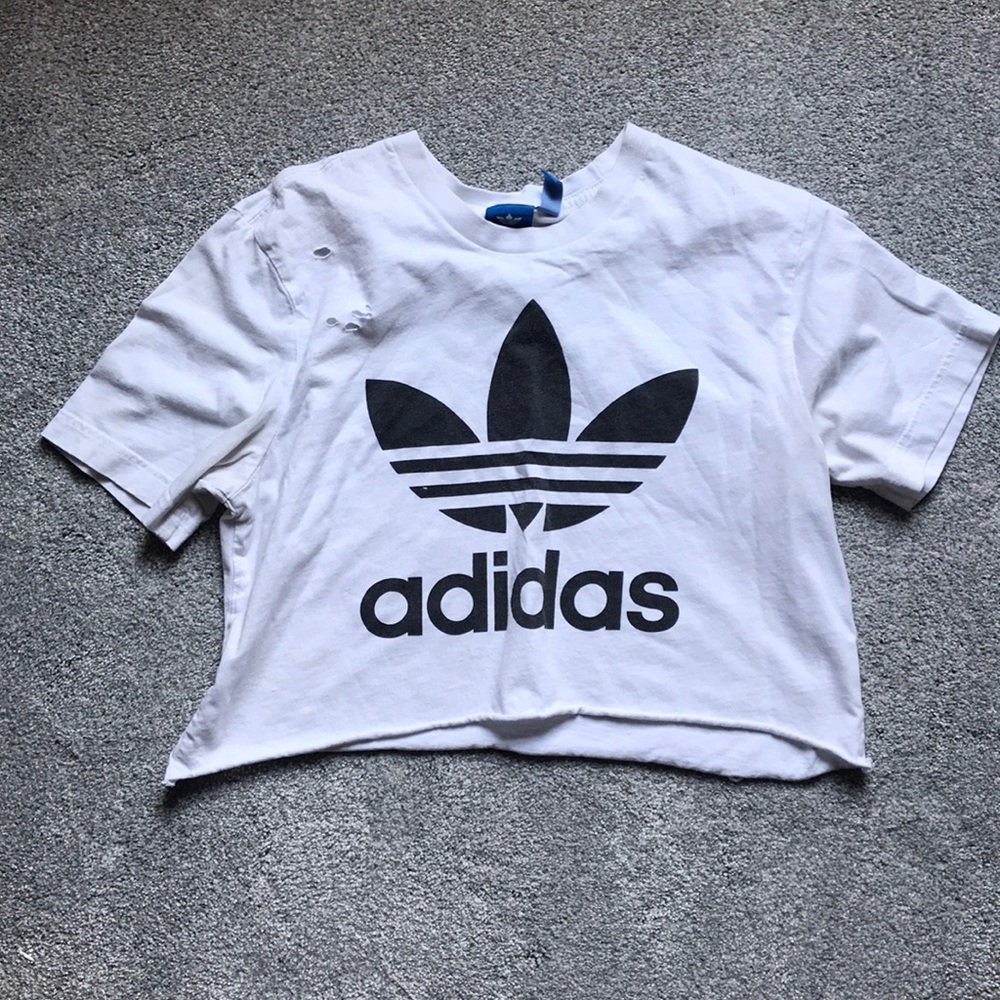 Crop adidas logo